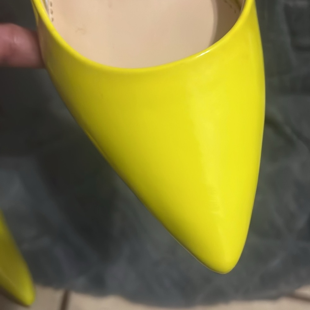 Jessica Simpson yellow heels - Picture 3 of 8